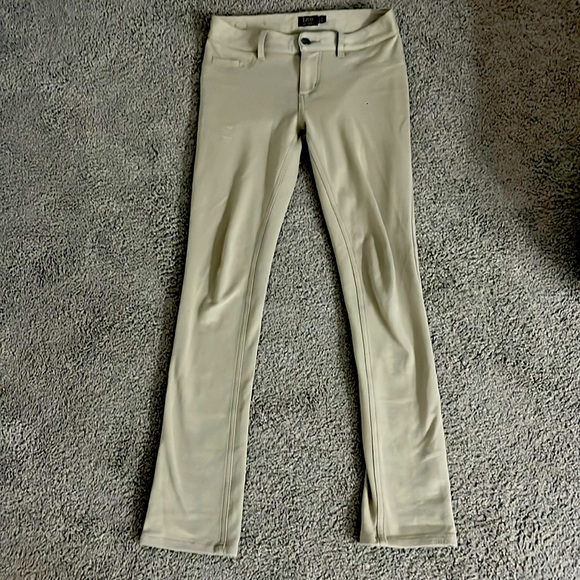 I’m selling khaki jeans they are in great condition - Picture 1 of 2